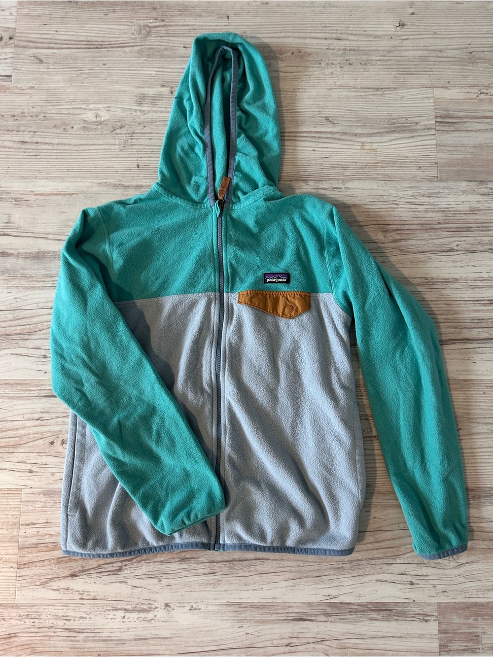 Patagonia Kids Teal and Light Gray Full-Zip Hoodie with Tan Pocket Accent